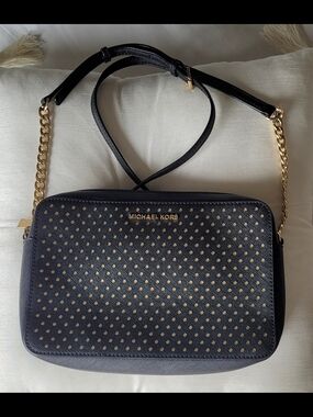 Michael Kors Black Leather Crossbody with Gold Chain / Leather Strap. Like New.